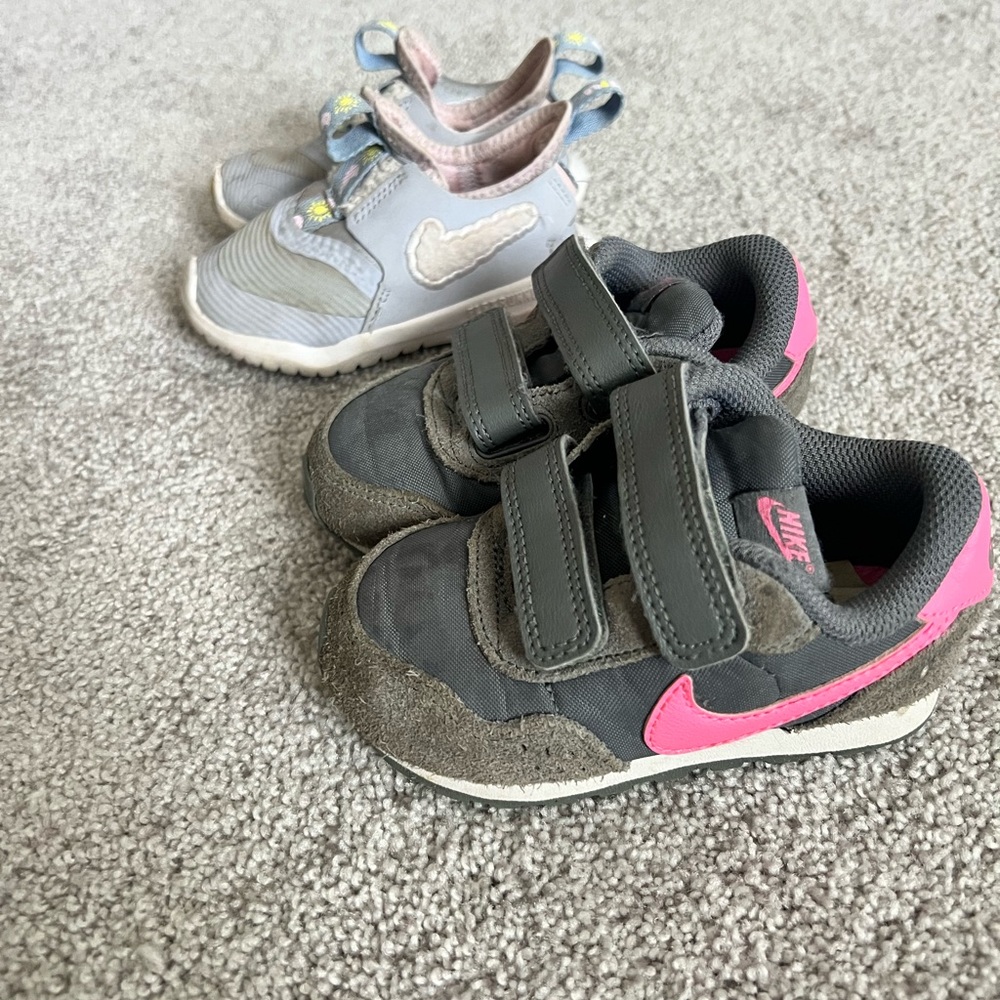 Nike toddler size 6 shoes